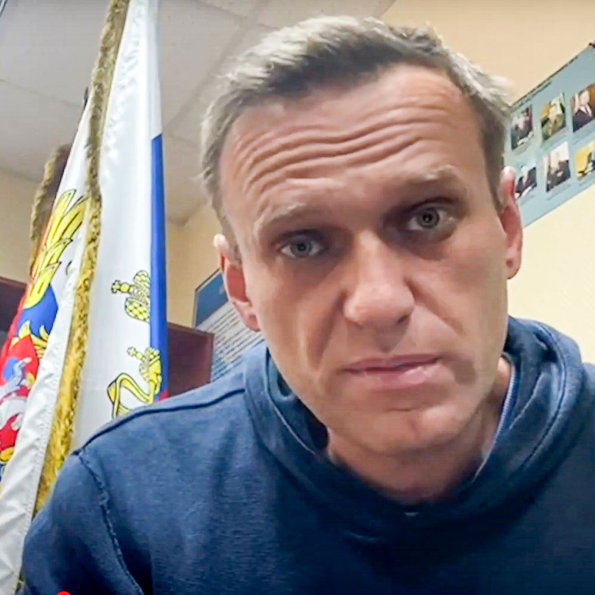 Das Videostandbild des Youtube-Kanals «Navalny Life» zeigt den Kremlkritiker Alexej Nawalny im Januar 2021 in einer Polizeistation in Chimki im Moskauer Gebiet. Jetzt ist er tot. - Foto: --/Navalny Life/AP/dpa