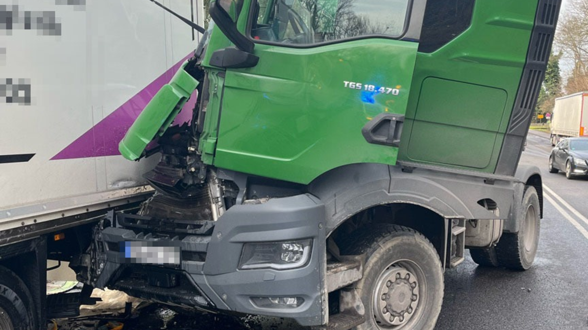 POL-DU: Mündelheim: Lkw prallt gegen Lkw - Foto: presseportal.de