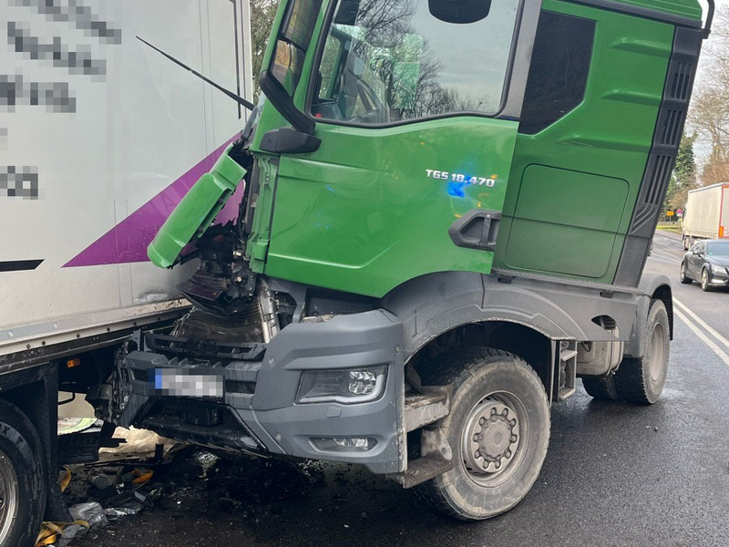 POL-DU: Mündelheim: Lkw prallt gegen Lkw - Foto: presseportal.de