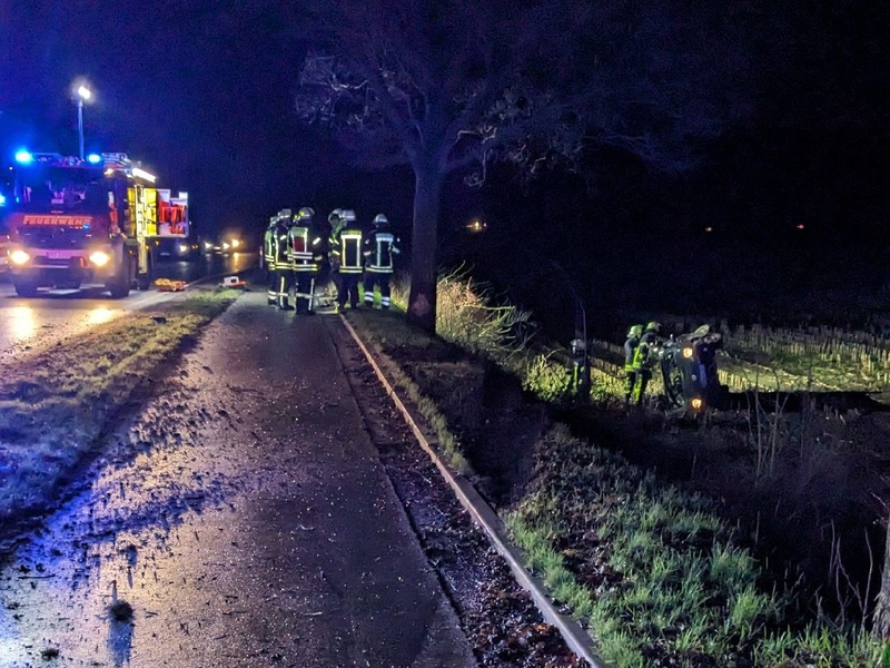 POL-STD: Musterbeispiel für Zivilcourage - Passanten verhindern Handtaschendiebstahl in Horneburg, 23-jährige Autofahrerin bei Unfall schwer verletzt - Foto: presseportal.de