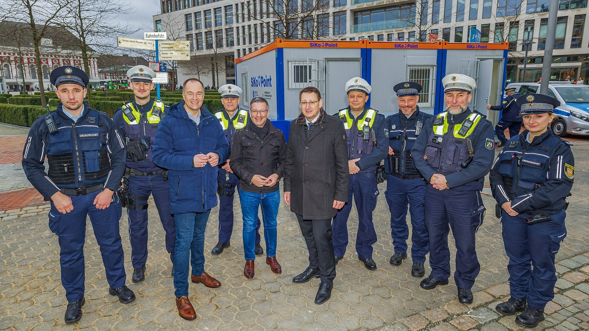 POL-HAM: Gemeinsame Pressemitteilung der Polizei Hamm und Stadt Hamm: Sicherheitskooperation geht in die nächste Phase - Polizei und Stadt eröffnen SiKo-Point-Containeranlage im Bahnhofsquartier - Foto: presseportal.de