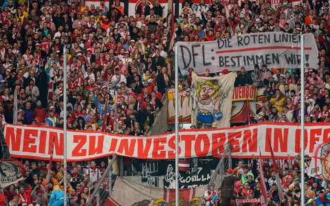 In den vergangenen Wochen gab es zahlreiche Proteste gegen einen Investoren-Einstieg bei der DFL. - Foto: Uwe Anspach/dpa