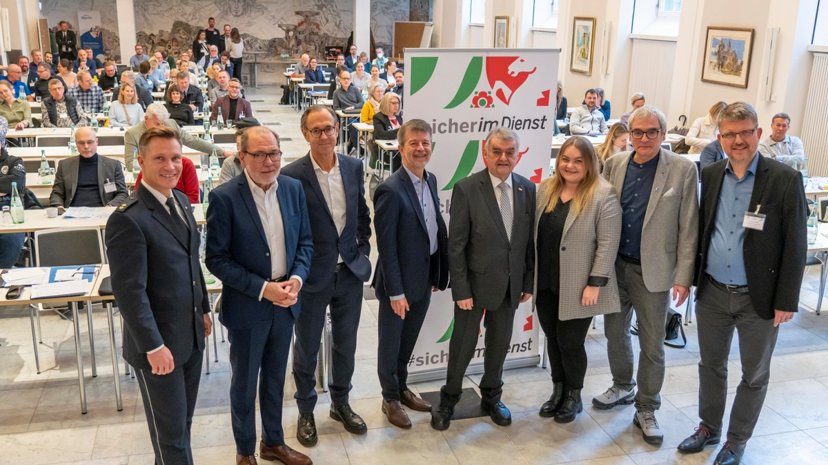 Mehr Schutz und Sicherheit von Beschäftigten im öffentl. Dienst - Fachtagung mit Experten, Praktikern und Wissenschaft an der Thomas-Morus-Akademie - Minister Reul: 