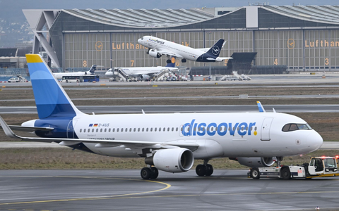 Die kleine Ferienfluggesellschaft Discover startet ausschließlich von Frankfurt und München. - Foto: Arne Dedert/dpa