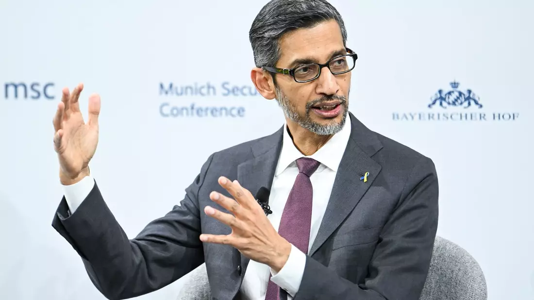 Google-Chef Sundar Pichai nimmt an der Münchner Sicherheitskonferenz teil. Tech-Giganten haben ein Abkommen gegen Wahlmanipulationen durch Künstliche Intelligenz geschlossen. - Bild: Tobias Hase/dpa