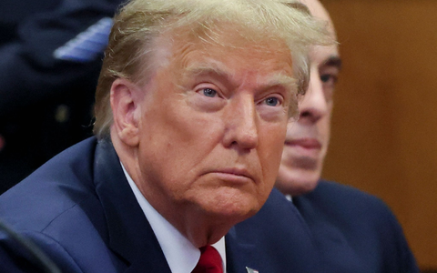 Donald Trump muss eine hohe Strafe zahlen. - Foto: Brendan McDermid/POOL Reuters/AP/dpa