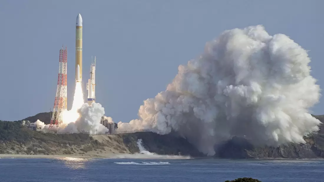 Eine H3-Rakete hebt vom Tanegashima Space Center in Kagoshima in Südjapan ab. - Bild: -/Kyodo News via AP/dpa