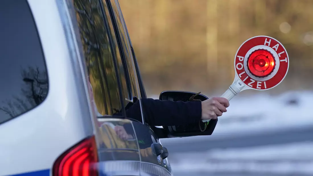 Der ADAC warnt vor der bewusstseinsverändernden Wirkung von Cannabis für Autofahrer. - Bild: Marcus Brandt/dpa