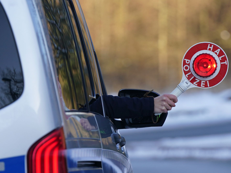 Der ADAC warnt vor der bewusstseinsverändernden Wirkung von Cannabis für Autofahrer. - Foto: Marcus Brandt/dpa