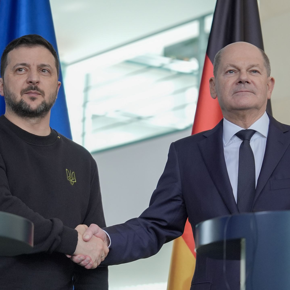 Scholz und Selenskyj haben bei einem Besuch des Ukrainers in Berlin einen langfristigen Sicherheitspakt geschlossen. - Foto: Michael Kappeler/dpa