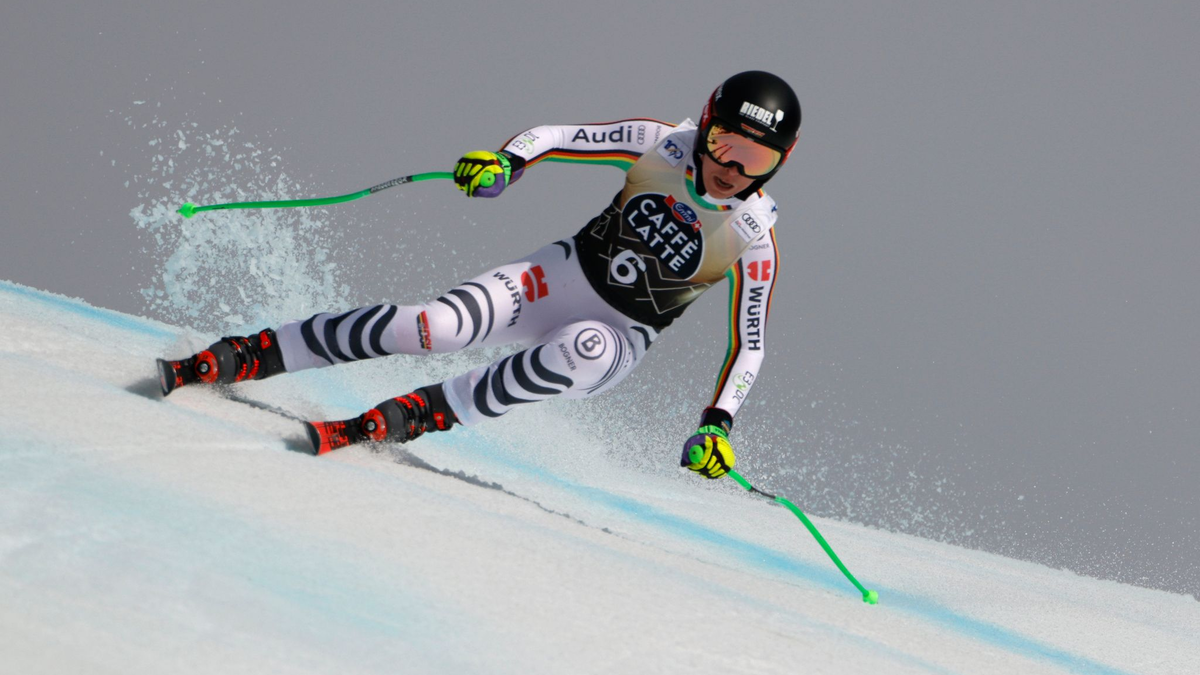 Kam bei der Abfahrt in Crans Montana nur auf Rang 18: Kira Weidle. - Foto: Giovanni Maria Pizzato/AP/dpa