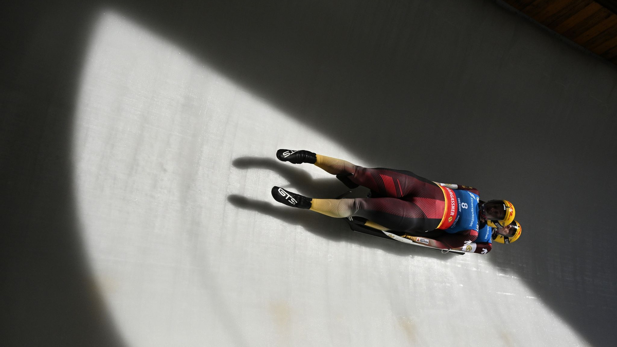 Dajana Eitberger und Saskia Schirmer waren beim Rodel-Weltcup in Oberhof die Schnellsten. - Foto: Martin Schutt/dpa
