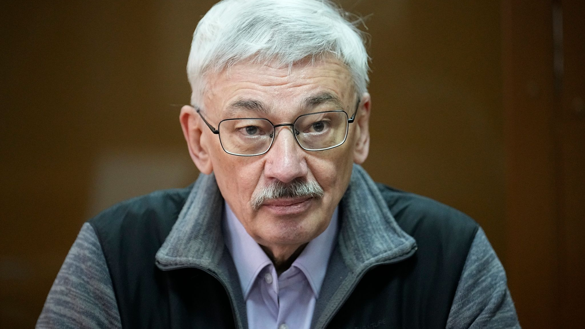 Oleg Orlow von der mit dem Friedensnobelpreis ausgezeichneten Menschenrechtsorganisation Memorial. - Foto: Alexander Zemlianichenko/AP