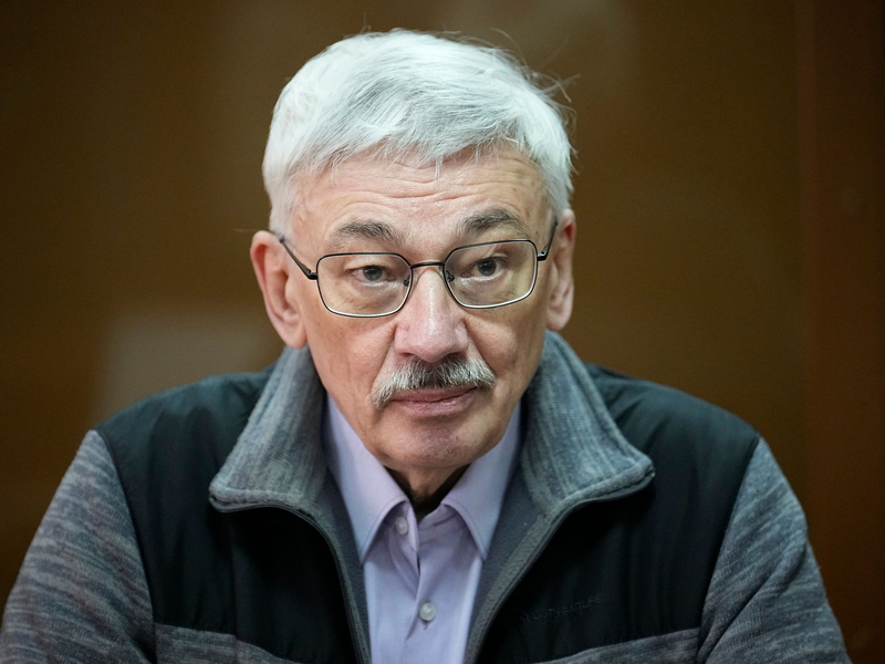 Oleg Orlow von der mit dem Friedensnobelpreis ausgezeichneten Menschenrechtsorganisation Memorial. - Foto: Alexander Zemlianichenko/AP