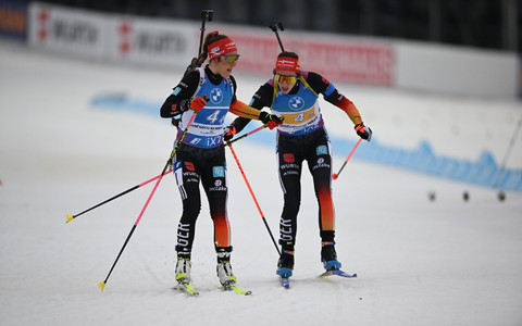 Die deutschen Frauen um Vanessa Voigt (r) und Sophia Schneider holten sich in der Staffel WM-Bronze. - Foto: Hendrik Schmidt/dpa