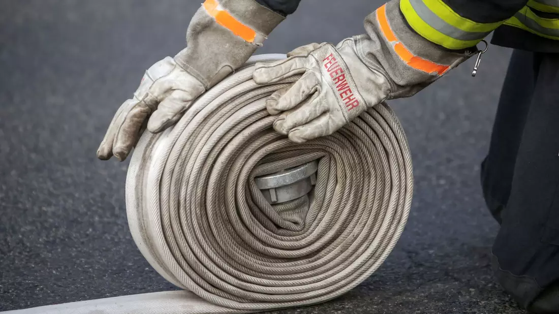 Im schleswig-holsteinischen Ostseebad Schönberg ist bei einem Brand eine Frau ums Leben gekommen. (Symbolbild) - Bild: picture alliance / dpa