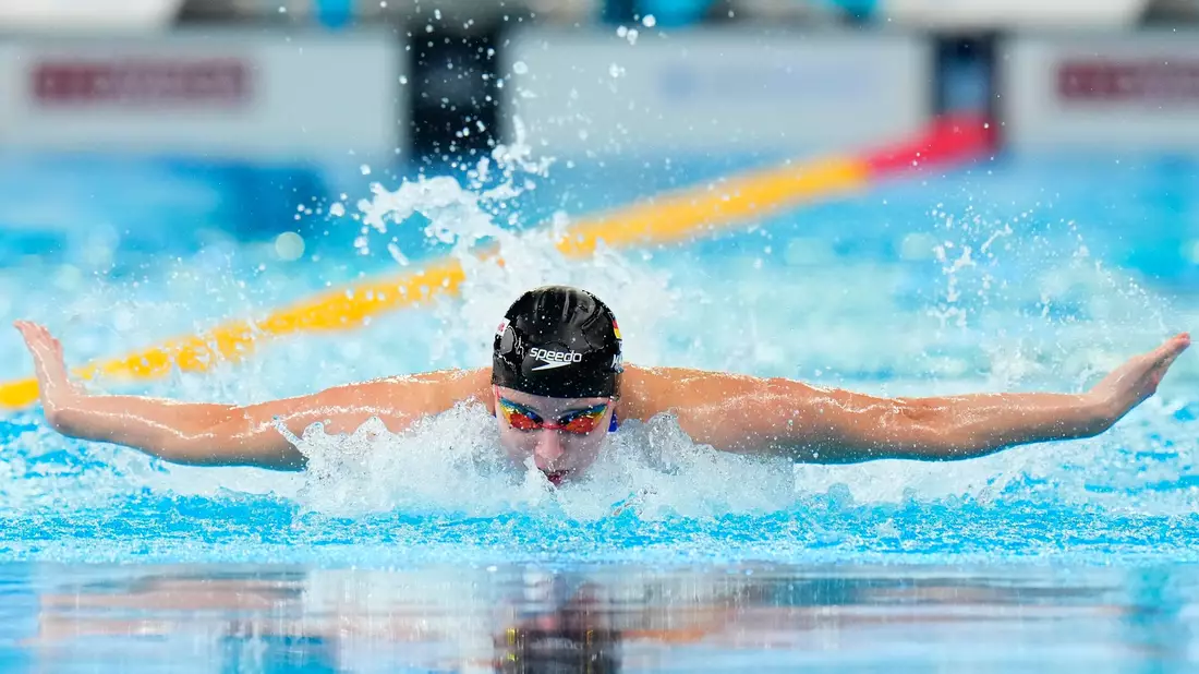 Angelina Köhler wurde über 50 Meter Schmetterling Fünfte. - Bild: Hassan Ammar/AP/dpa/Archivbild