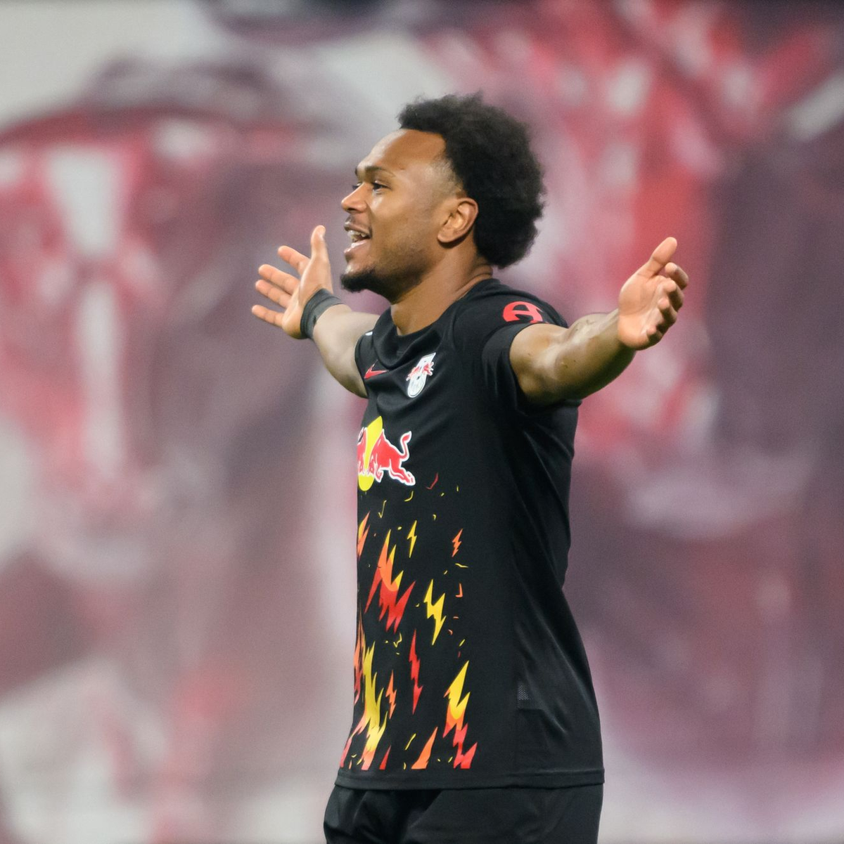 Erzielte das Leipziger 2:0 gegen Gladbach: Lois Openda. - Foto: Robert Michael/dpa