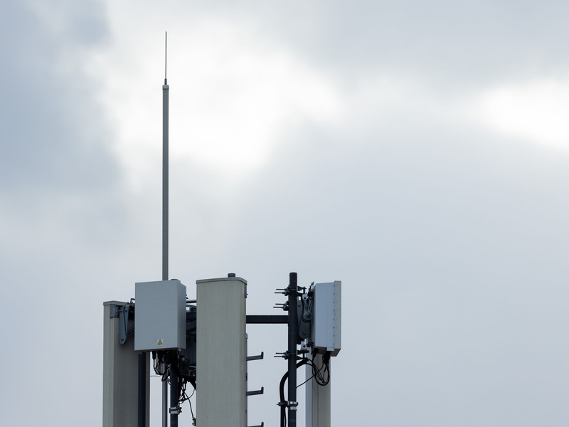 Um sich im Rennen um die Kundengunst durchzusetzen, bieten viele Mobilfunk-Firmen immer mehr Datenvolumen an, ohne ihre Preise zu erhöhen. - Foto: Rolf Vennenbernd/dpa