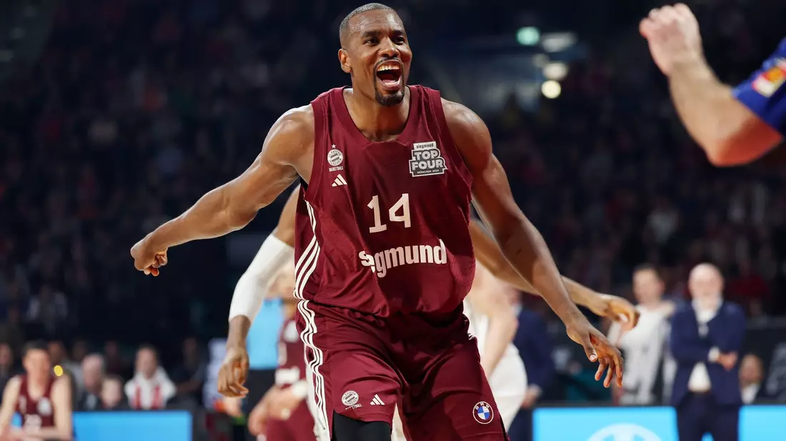 Ist hungrig auf seinen ersten Titel in Deutschland: Serge Ibaka. - Bild: Daniel Löb/dpa