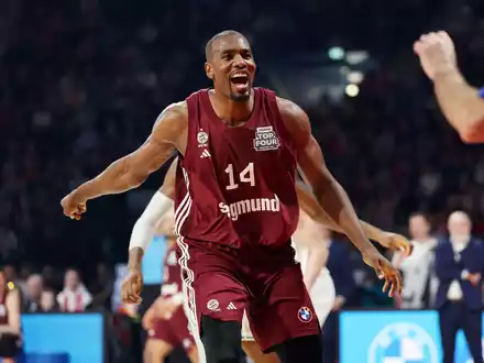Ist hungrig auf seinen ersten Titel in Deutschland: Serge Ibaka. - Foto: Daniel Löb/dpa
