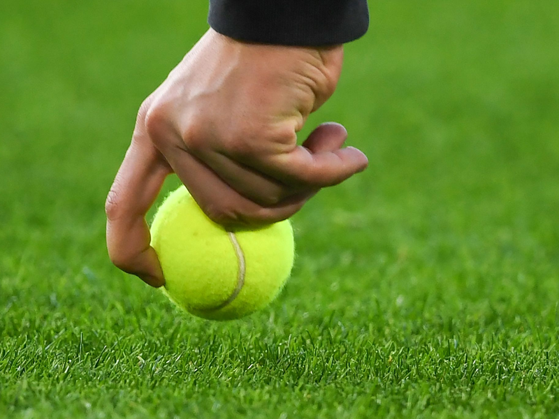 Fan-Proteste sorgen in der Bundesliga immer wieder für Spielunterbrechungen. - Foto: Swen Pförtner/dpa