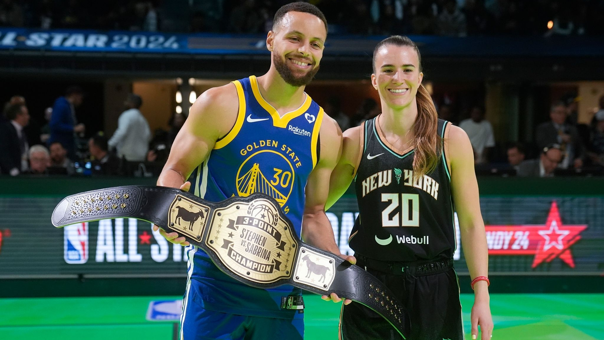 Stephen Curry von Golden State Warriors und Sabrina Ionescu von den New York Liberty posieren für Fotos. - Foto: Darron Cummings/AP