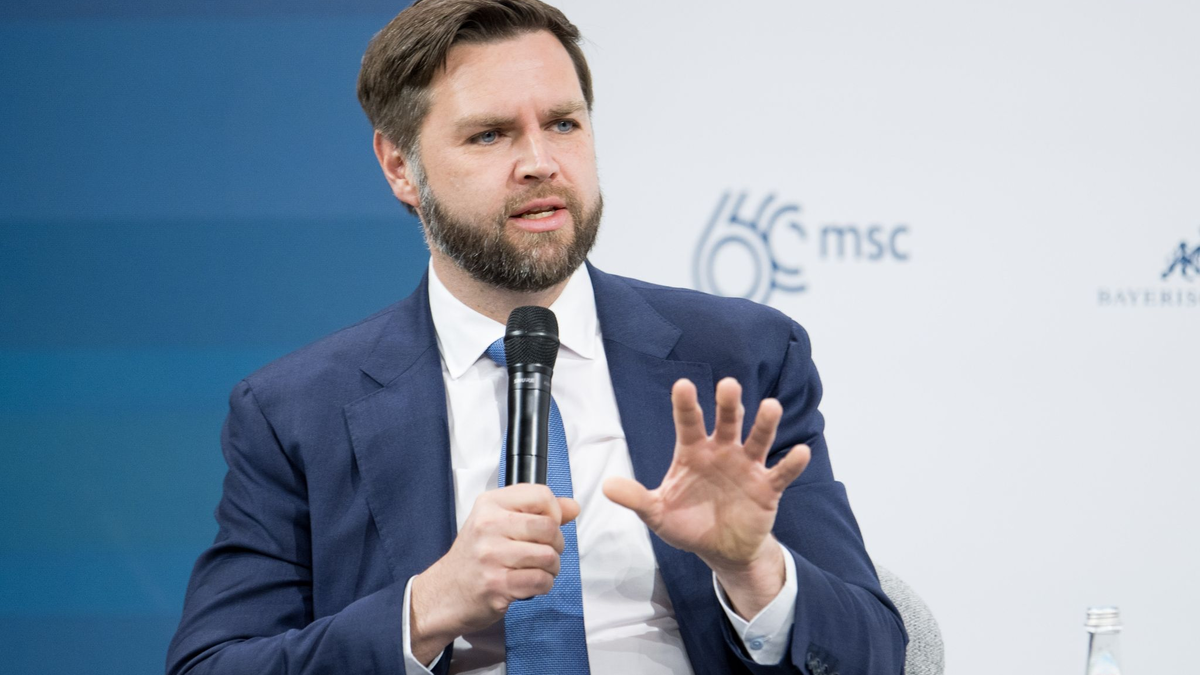 US-Senator J.D. Vance am letzten Tag der 60. Münchner Sicherheitskonferenz (MSC) im Hotel Bayerischer Hof. - Foto: Tobias Hase/dpa
