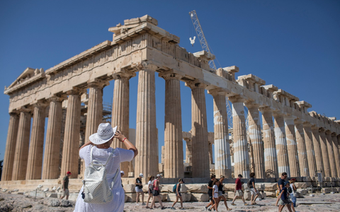 Im 19. Jahrhundert wurden Teile des Parthenon-Tempels in Athen durch einen Briten abgebaut und an das British Museum in London verkauft. - Foto: Petros Giannakouris/AP/dpa