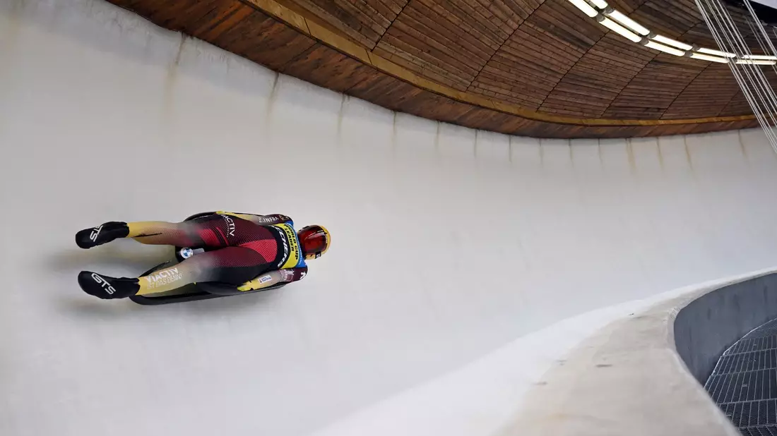 Julia Taubitz raste im Eiskanal von Oberhof zum Sieg. - Bild: Martin Schutt/dpa