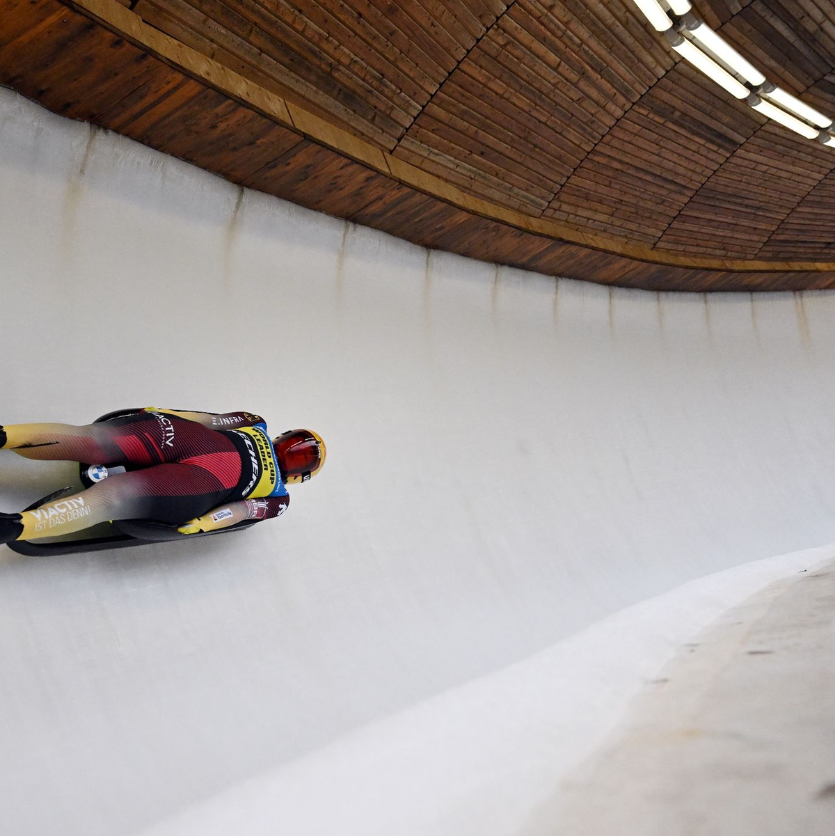 Julia Taubitz raste im Eiskanal von Oberhof zum Sieg. - Foto: Martin Schutt/dpa