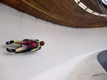 Julia Taubitz raste im Eiskanal von Oberhof zum Sieg. - Foto: Martin Schutt/dpa