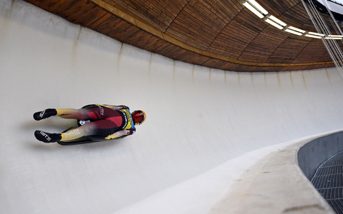 Julia Taubitz raste im Eiskanal von Oberhof zum Sieg. - Foto: Martin Schutt/dpa