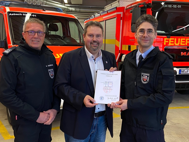 FW VG Asbach: Feuerwehrarzt in der Verbandsgemeinde Asbach ernannt - Foto: presseportal.de