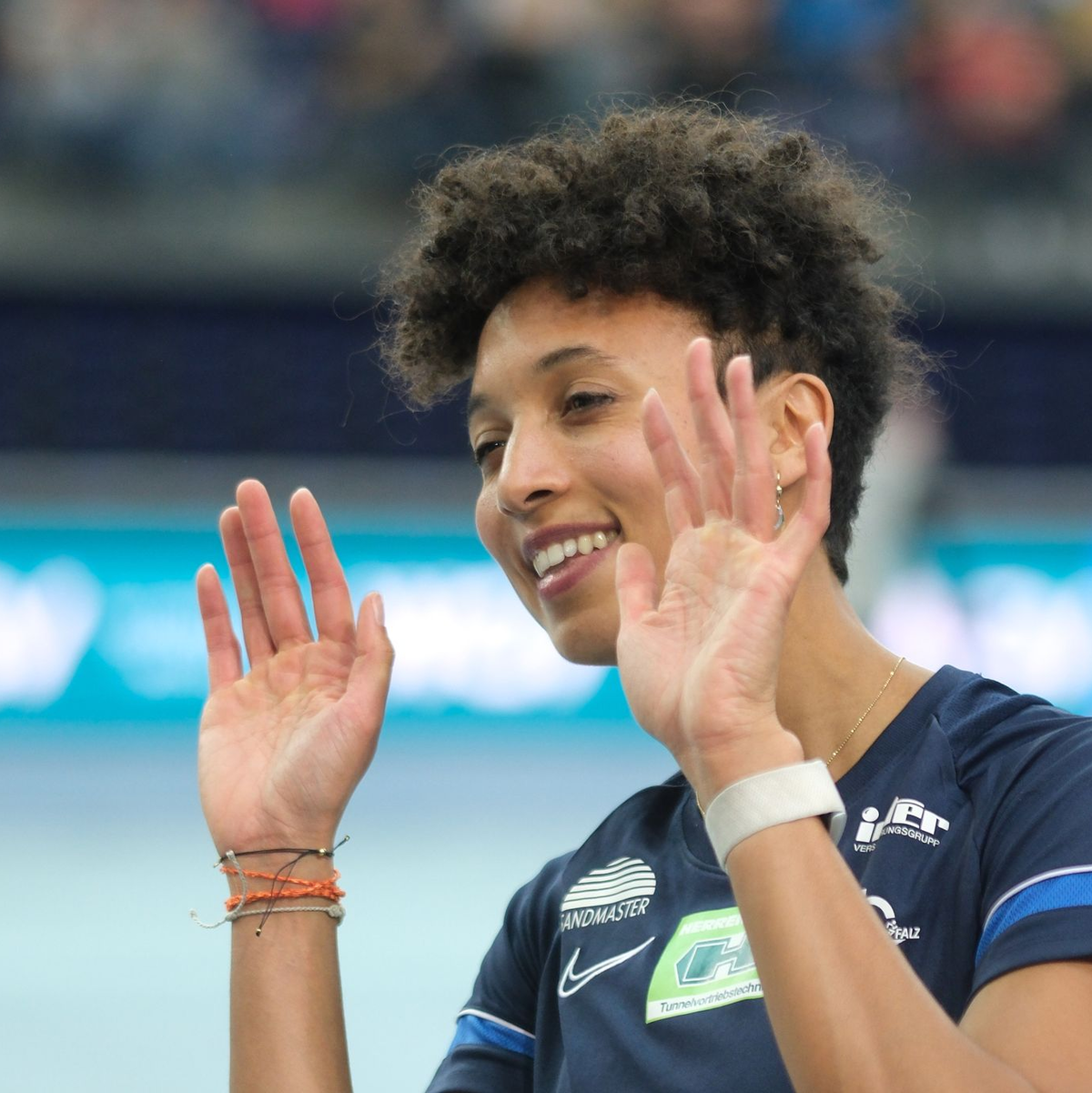 Strahlt über den siebten deutschen Hallen-Titel in Folge: Malaika Mihambo. - Foto: Sebastian Willnow/dpa