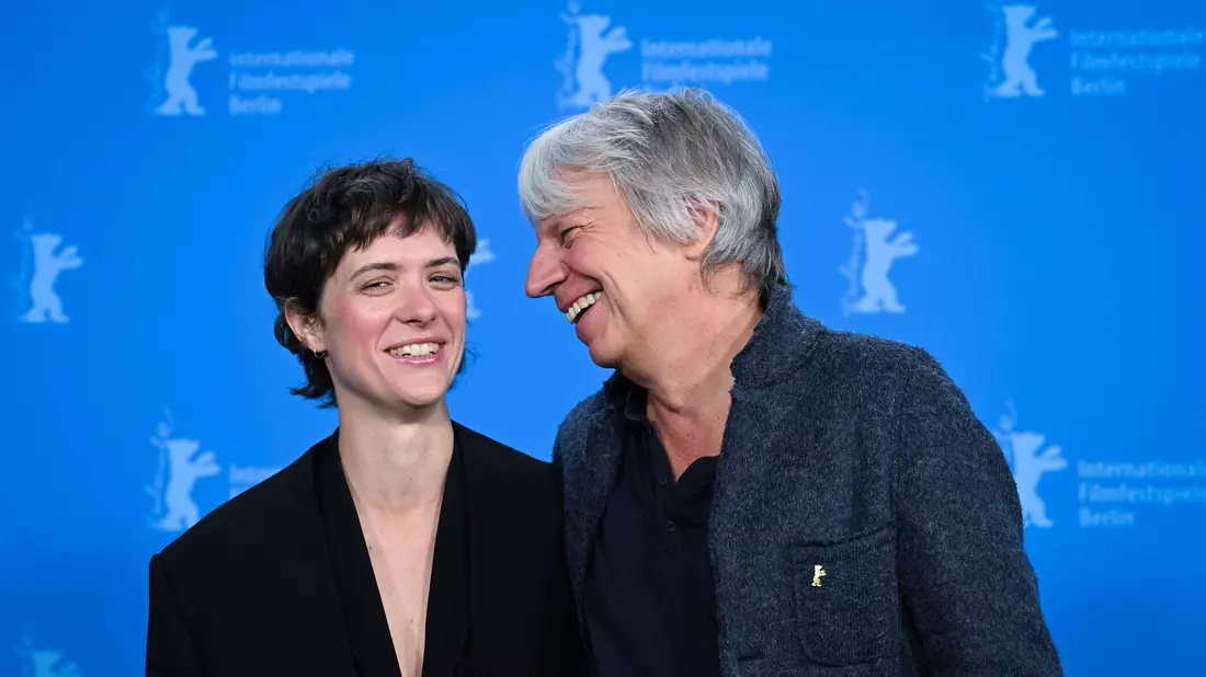 Gute Laune bei Regisseur Andreas Dresen und der Schauspielerin Liv Lisa Fries. - Bild: Soeren Stache/dpa