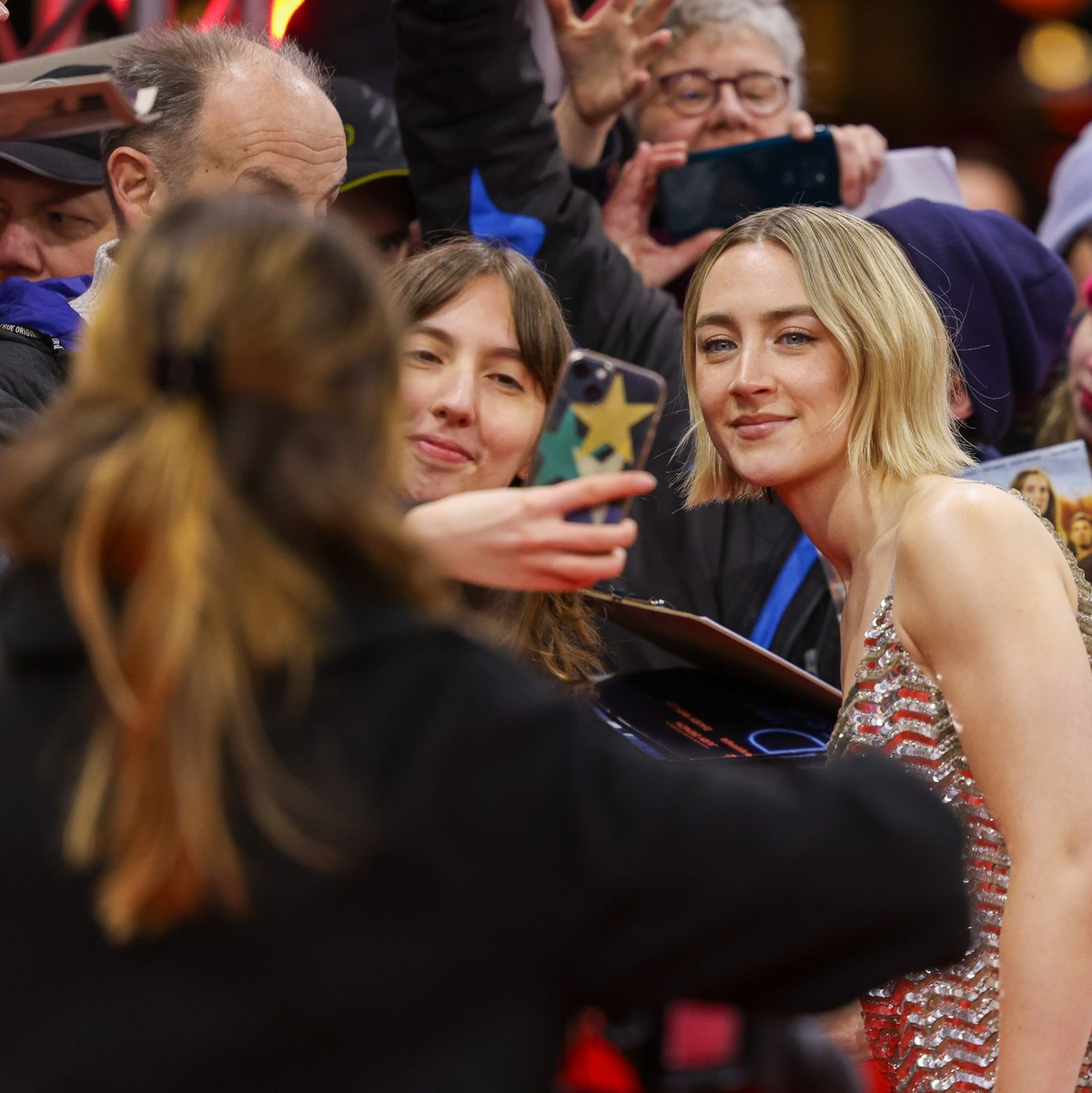Schauspielerin Saoirse Ronan kam zu der Premiere ihres Films «The Outrun». - Foto: Gerald Matzka/dpa