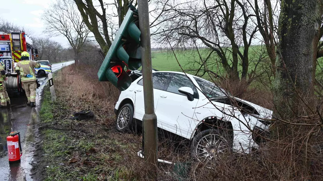 FW Pulheim: Verkehrsunfall zwischen Brauweiler und Geyen - Bild: presseportal.de
