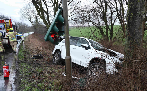 FW Pulheim: Verkehrsunfall zwischen Brauweiler und Geyen - Foto: presseportal.de