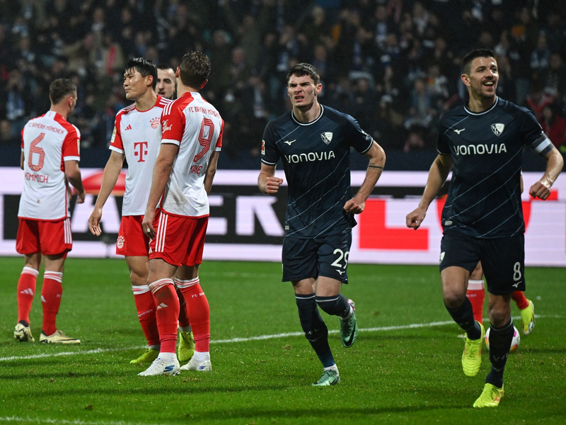 Jamal Musiala (r) spielte bei Bayerns 5:0 in Bochum groß auf. - Foto: David Inderlied/dpa