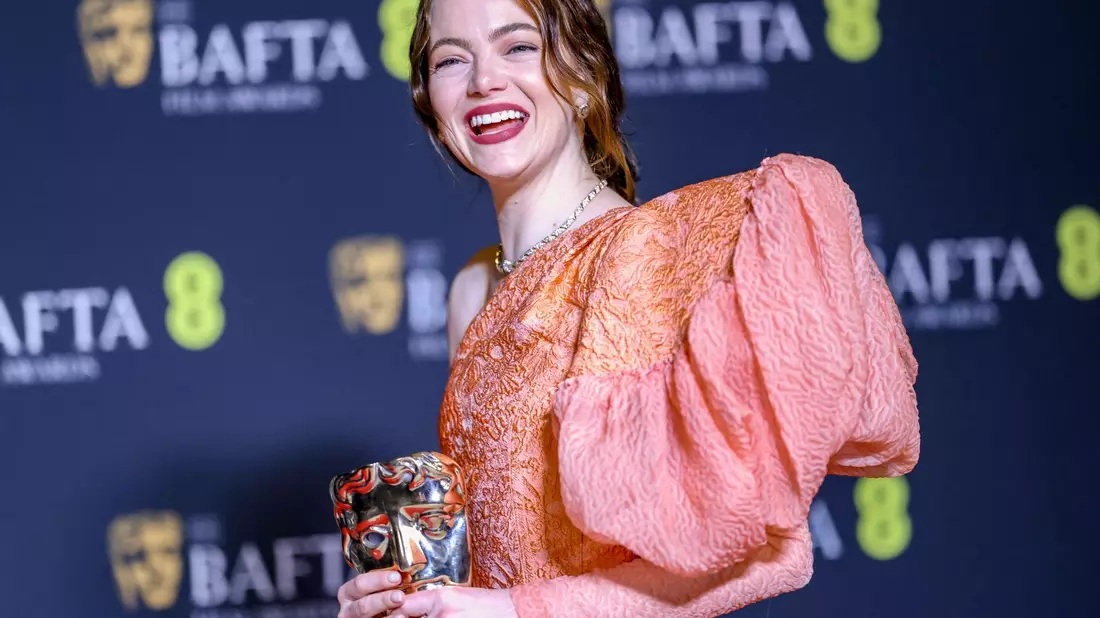 Emma Stone wurde als beste Hauptdarstellerin für ihre Rolle in «Poor Things» ausgezeichnet. - Bild: Vianney Le Caer/Invision/AP