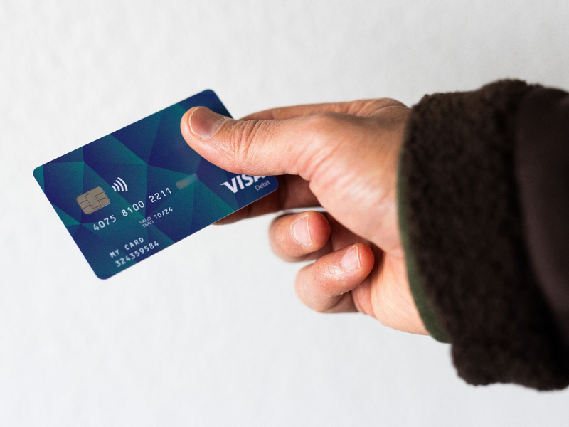 14 Bundesländer sind bei der geplanten Bezahlkarte für Flüchtlinge dabei, nur Bayern und Mecklenburg-Vorpommern gehen eigene Wege. (Archivbild) - Foto: Philipp von Ditfurth/dpa