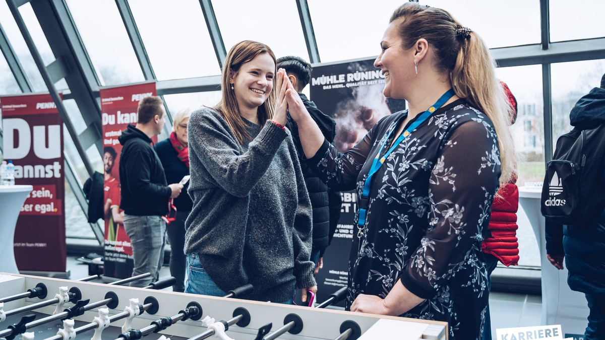 Karriere Kick in Gelsenkirchen: Rehazentrum Come Back GmbH fördert gesundes Arbeitsleben durch innovatives Event - Foto: presseportal.de