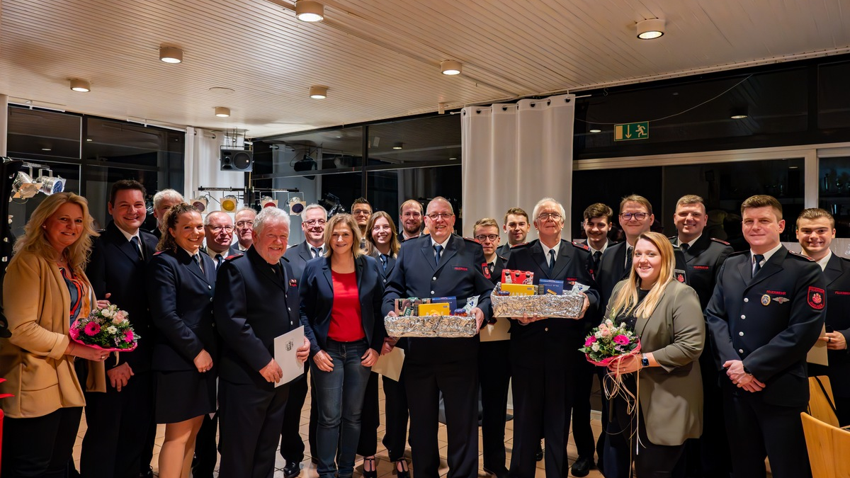 FW Dinslaken: Jahreshauptversammlung Löschzug Eppinghoven - Foto: presseportal.de