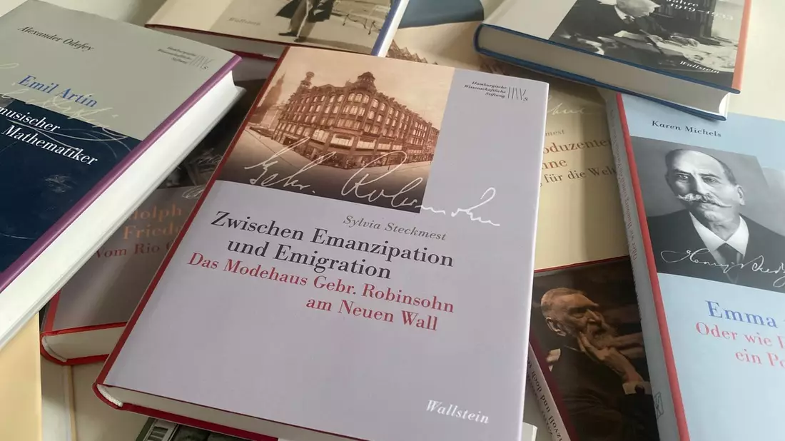Von überall zum Neuen Wall / Sylvia Steckmest erkundet am Beispiel der Familie Robinsohn die Mode- und Textiltradition Hamburgs - Bild: presseportal.de