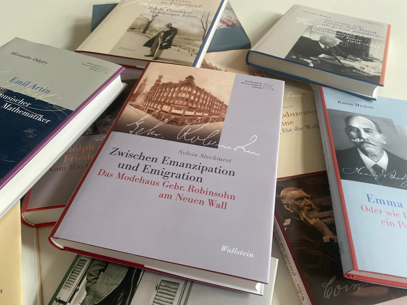 Von überall zum Neuen Wall / Sylvia Steckmest erkundet am Beispiel der Familie Robinsohn die Mode- und Textiltradition Hamburgs - Foto: presseportal.de