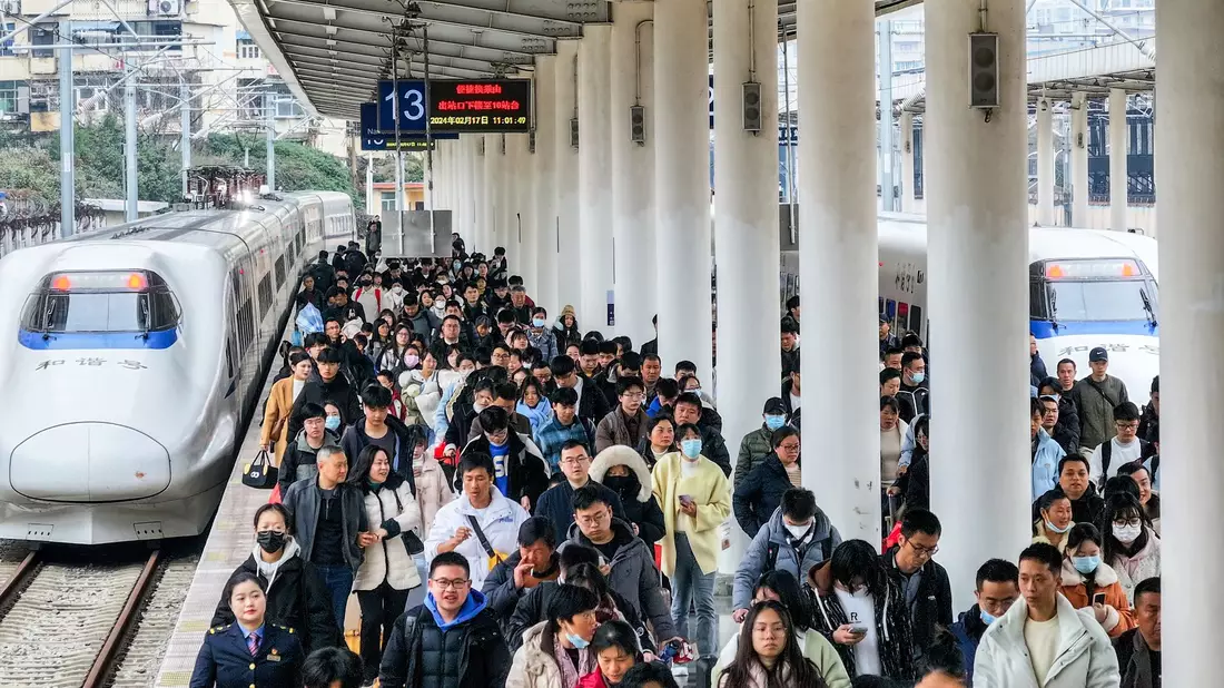 Reisewelle zum Frühlingsfest: Fahrgäste in der ostchinesischen Provinz Jiangxi. - Bild: Liu Mu/XinHua/dpa