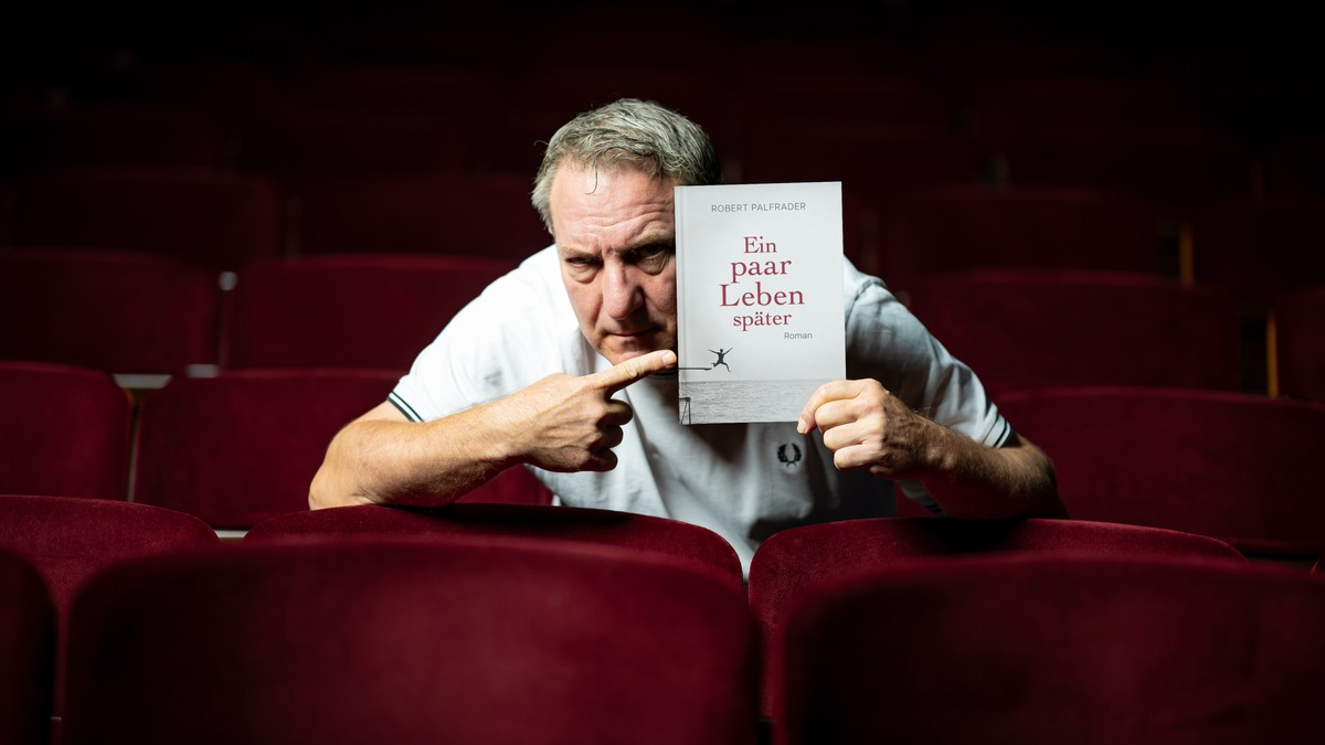 Schauspieler und Kabarettist Robert Palfrader legt seinen ersten Roman vor/ Ein famoser Ausflug ins literarische Genre, ausdrucksstark und atmosphärisch - Foto: presseportal.de
