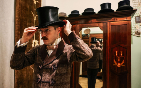 «In puncto Ästhetik hätte ich auf jeden Fall lieber damals gelebt», sagt Valerio Bonanno. - Foto: Oliver Berg/dpa