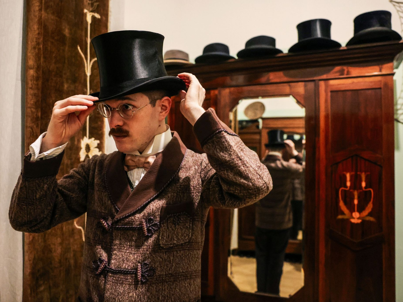 «In puncto Ästhetik hätte ich auf jeden Fall lieber damals gelebt», sagt Valerio Bonanno. - Foto: Oliver Berg/dpa